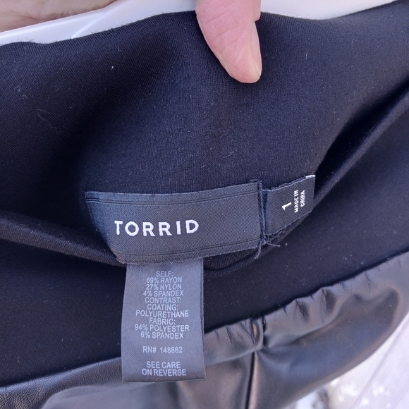 Torrid Black Faux Leather Ponte Pixie Pant Sz 1 Plus 1X Stretchy Comfy 14/16 - Picture 4 of 4